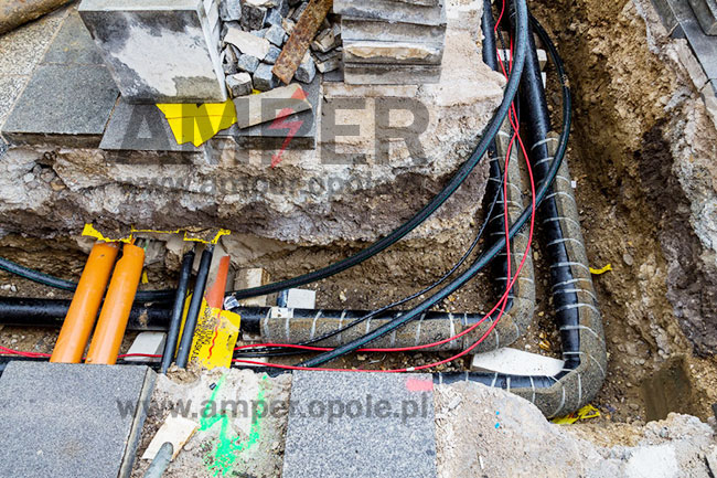 linia kablowa zasialania budynku w enerię elektryczną